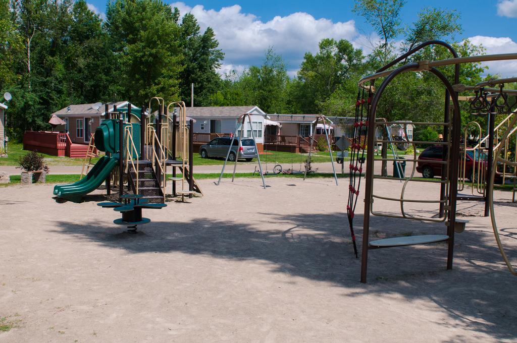 Woodland Estate Resort Campbellford エクステリア 写真