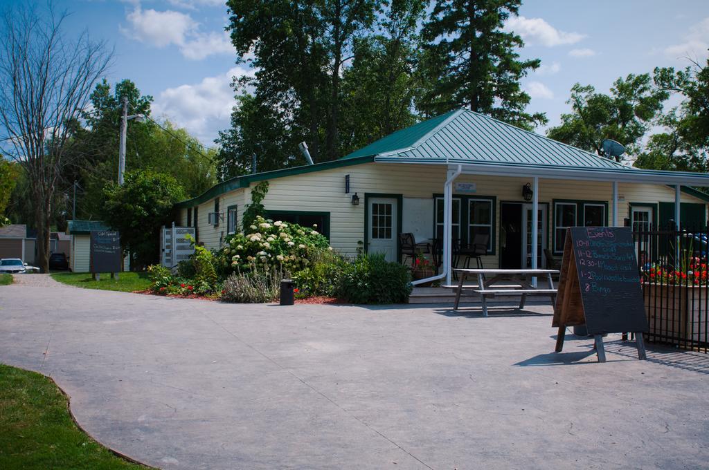 Woodland Estate Resort Campbellford エクステリア 写真